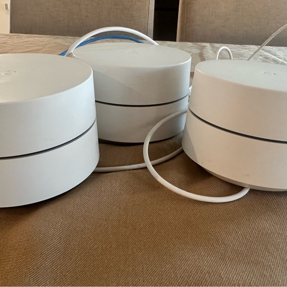 White Wi-Fi Router Set - Picture 1 of 3